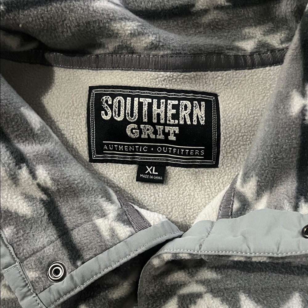 Gray Aztec Pattern Pullover (men’s) - image 2